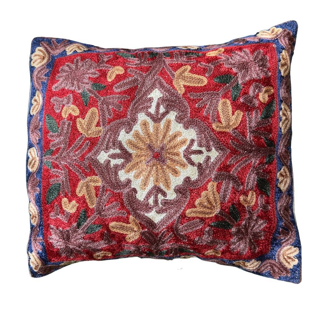 Hand-embroidered silk cushion cover from Kashmir, medallion pattern, 40x40 cm.