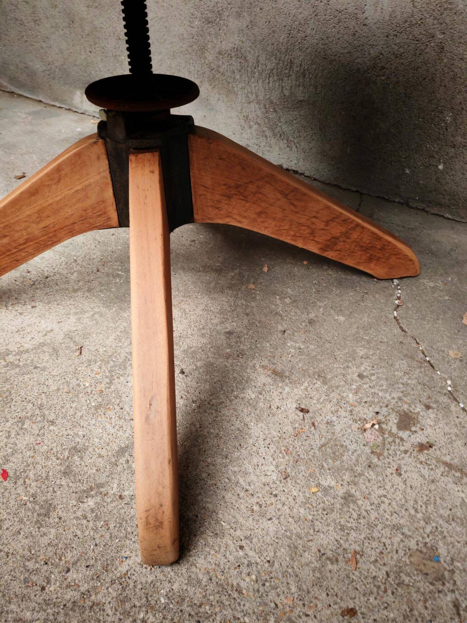 American architect's armchair in wood and cast iron from the 1930s