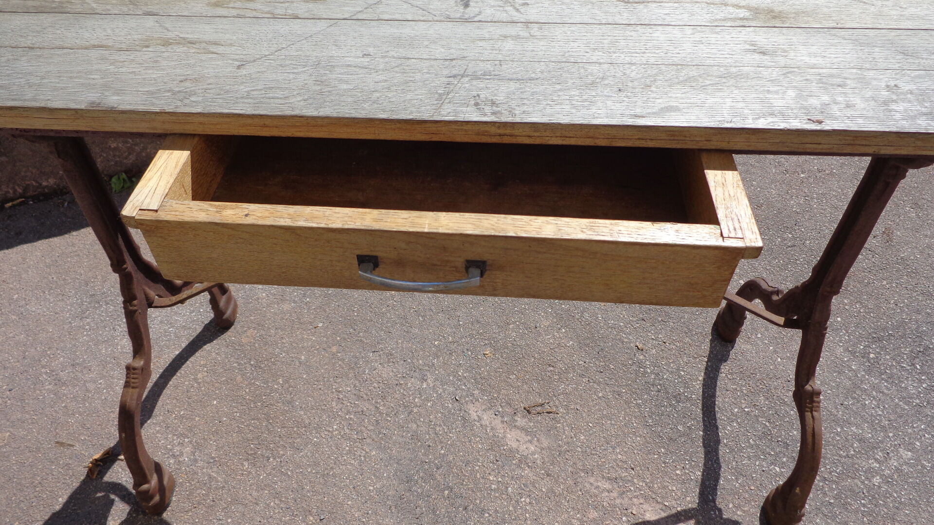 Bistro table, cast iron legs