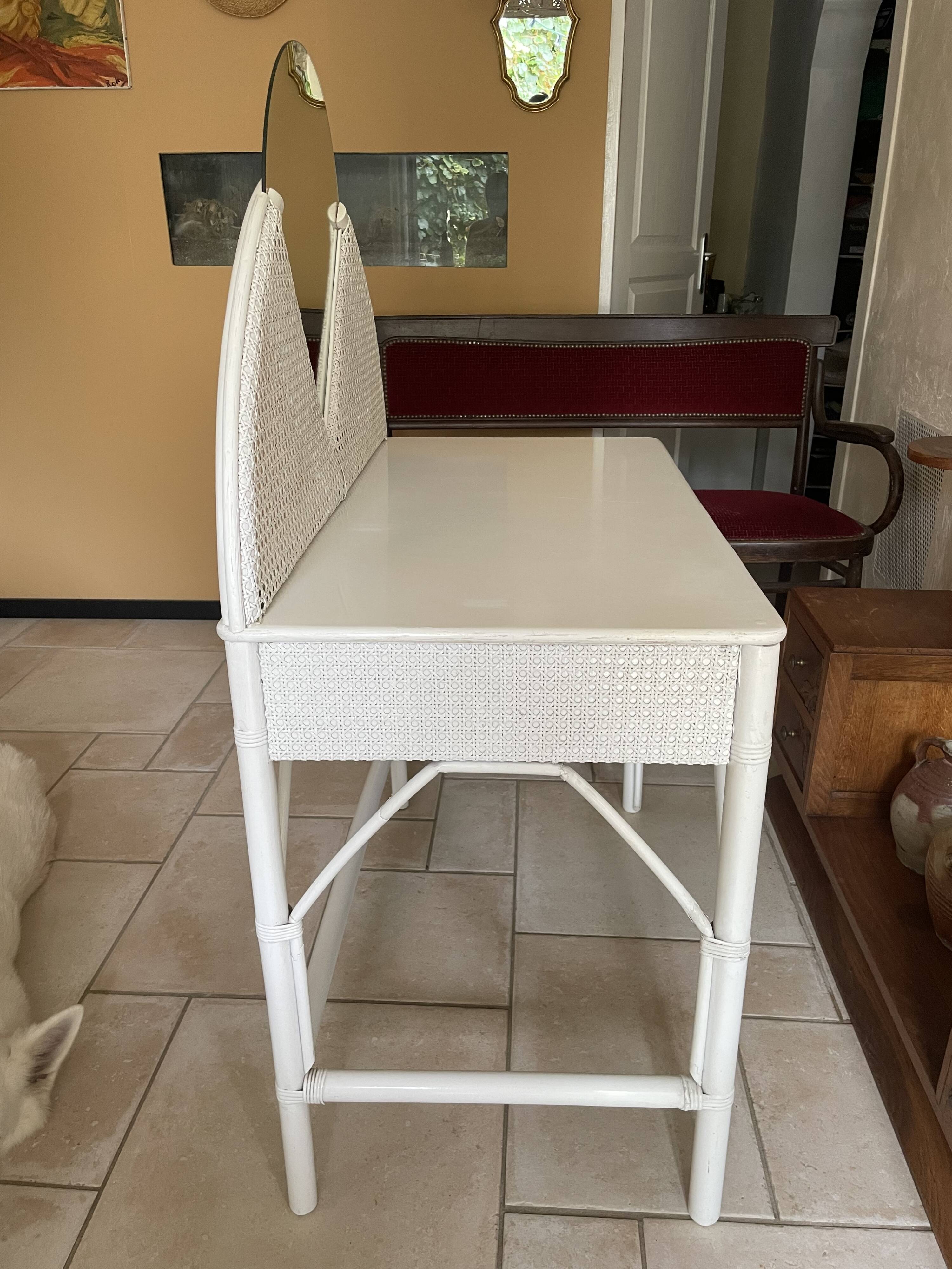 Coiffeuse en rotin blanc