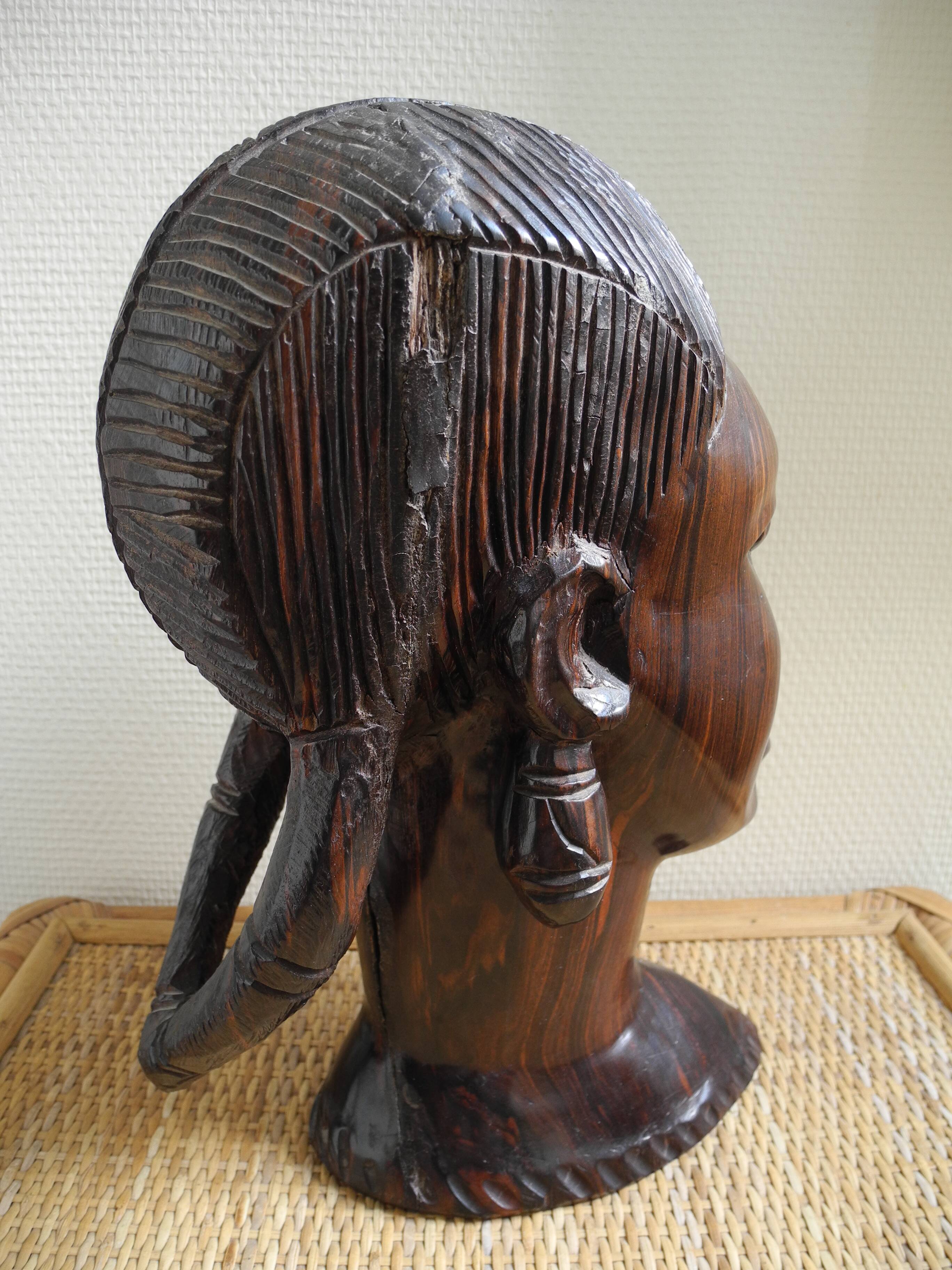 Pair of African sculptures from the 50s