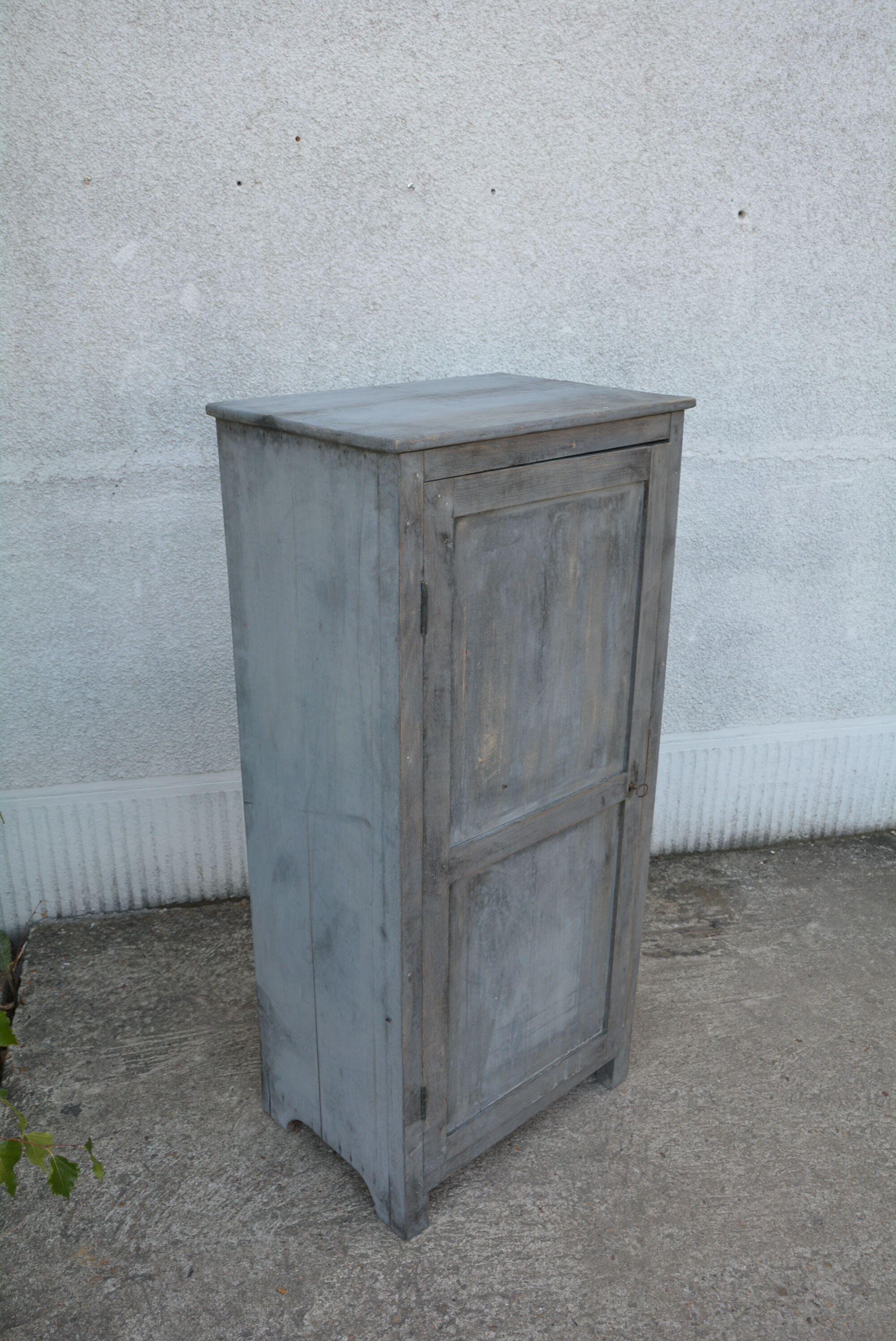 Small wardrobe, high buffet