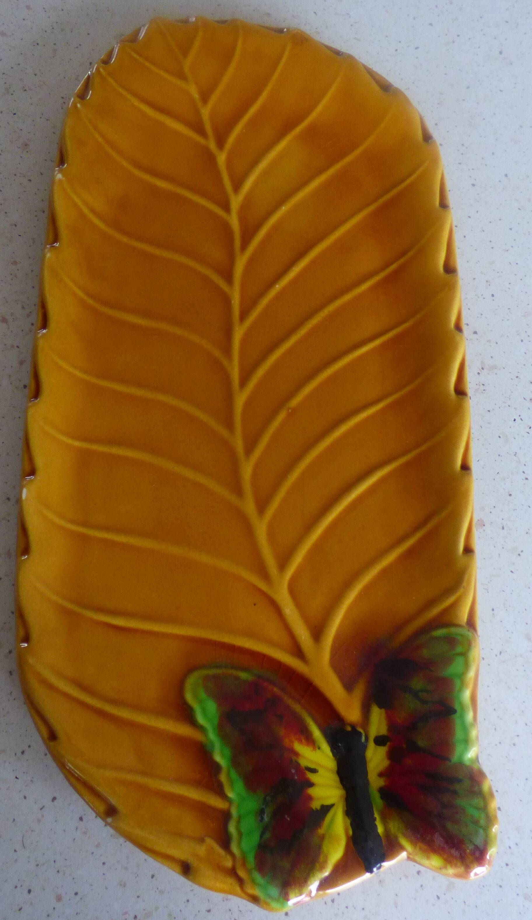 Oval earthenware dish from Valllaurin Friance-I-59