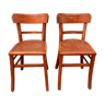 Paire de chaises bistrot en bois avec patine orangée 1950