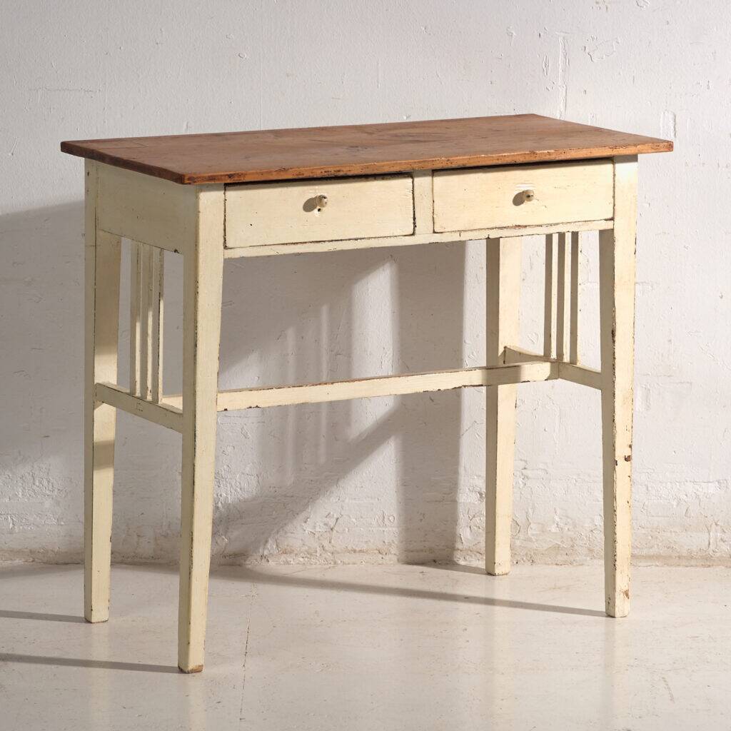 Table ancienne à deux tiroirs en pin – Europe centrale, vers 1910