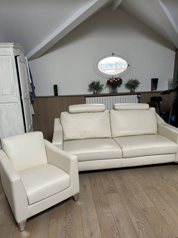 L'ensemble du salon  burov  : canapé 3 places et fauteil en cuir ivoire