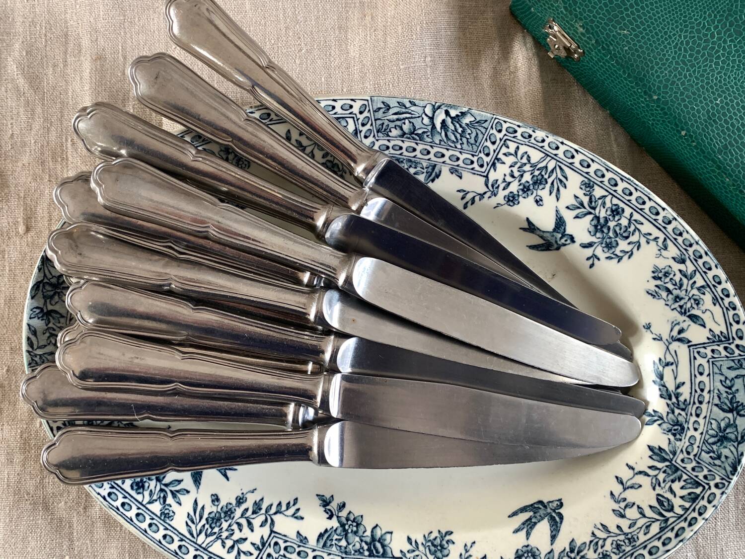 12 antique knives in their box