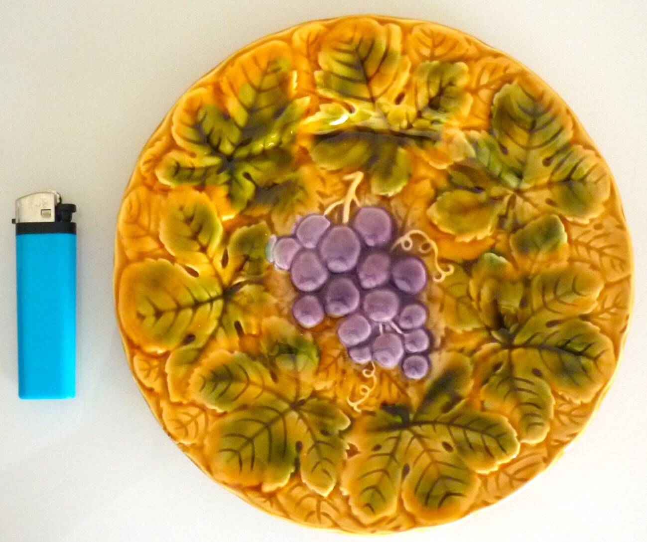 Dessert service of 12 barbotine plates, Sarreguemines, vintage