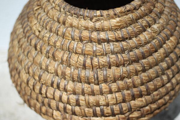 Panier ancien, bourgne paille et ronce, panier tressé, décoration intérieur