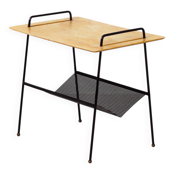 Table d'appoint TM04 par Cees Braakman pour Pastoe, 1953 avec panier de lecture.