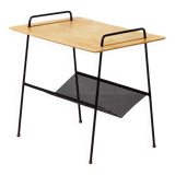 Table d'appoint TM04 par Cees Braakman pour Pastoe, 1953 avec panier de lecture.