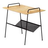 Table d'appoint TM04 par Cees Braakman pour Pastoe, 1953 avec panier de lecture.