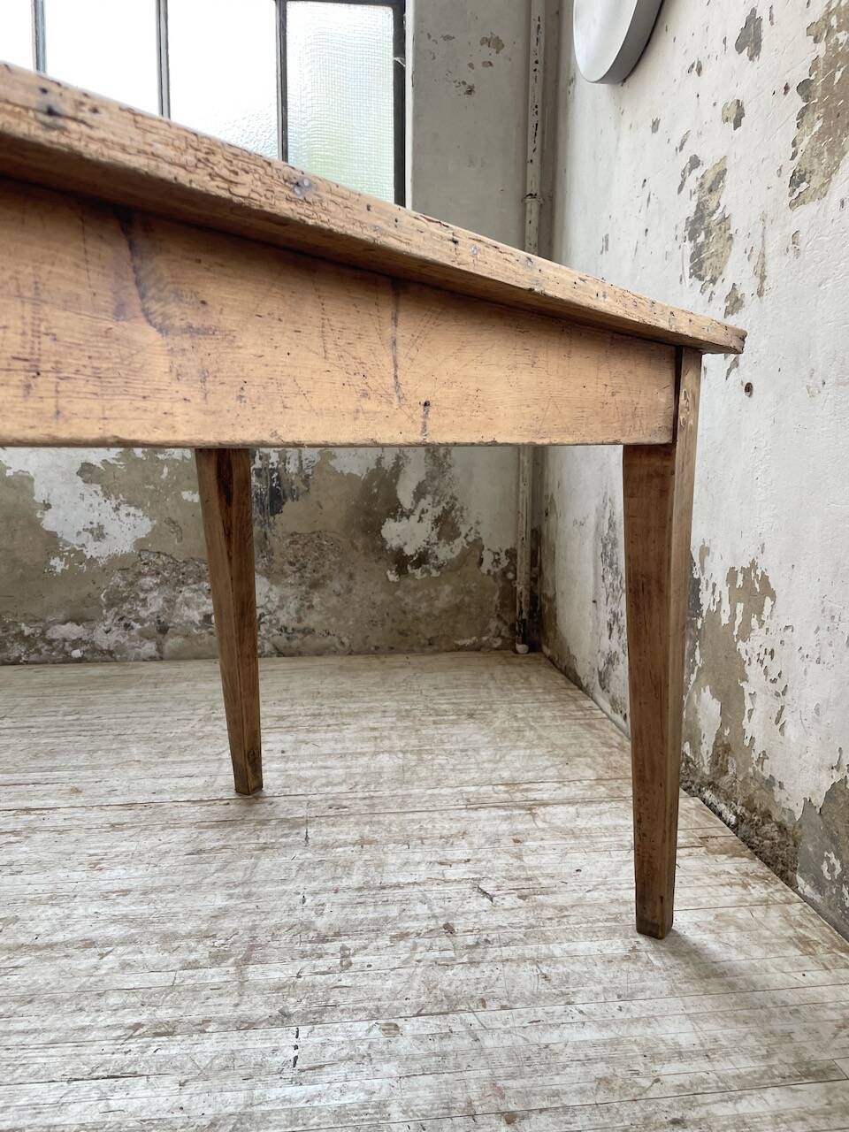 Farmhouse table with spindle legs in oak and pine, 2.5m
