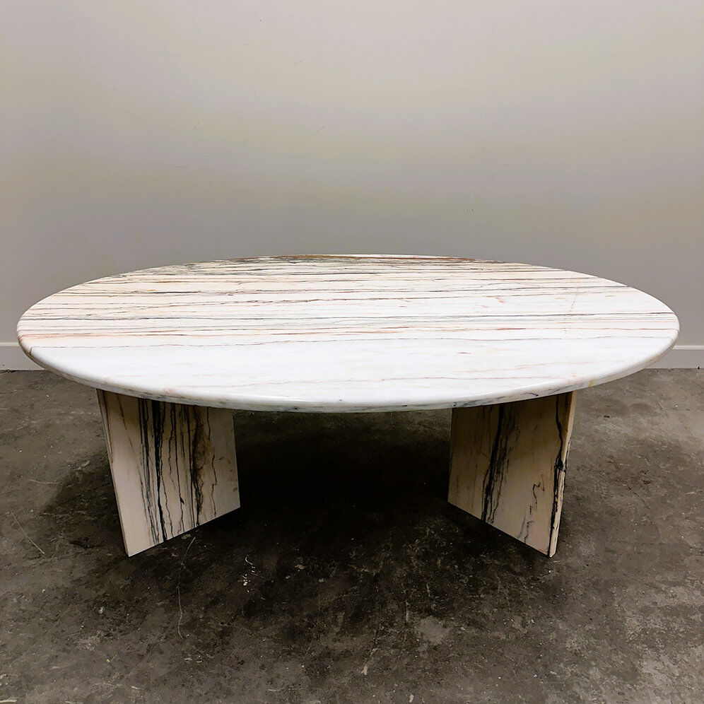 Grande table de salle à manger ovale en marbre Arabescato Rosso italien – années 1970, sculpture sur pierre