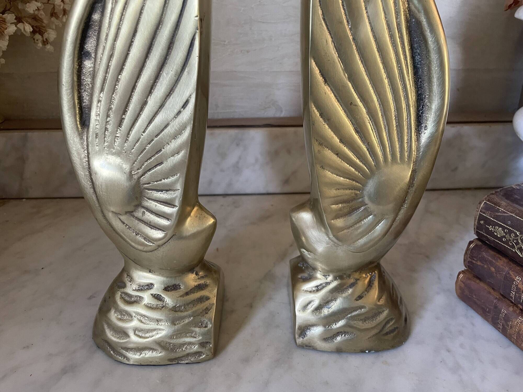 Pair of brass bookends, sculptural swans in Art Nouveau style.