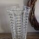 Vase sur pied en verre ciselé 10 facettes