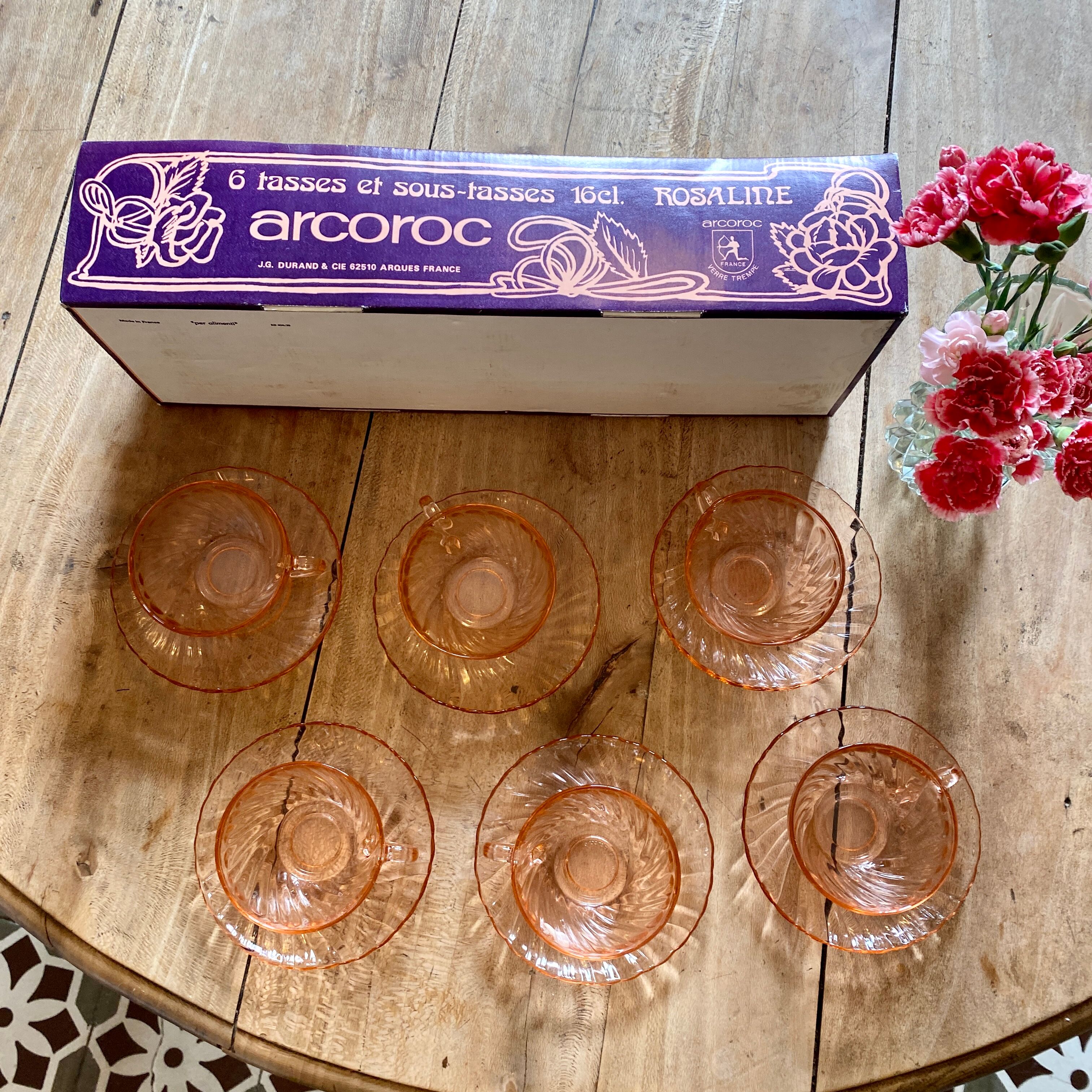 Set of 6 cups and vintage saucer in rosaline from Arcoroc