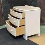 Small English chest of drawers from the 1960s in oak.