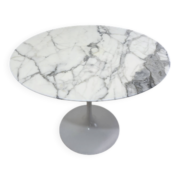 Tulip Knoll Table - white marble - Eero Saarinen