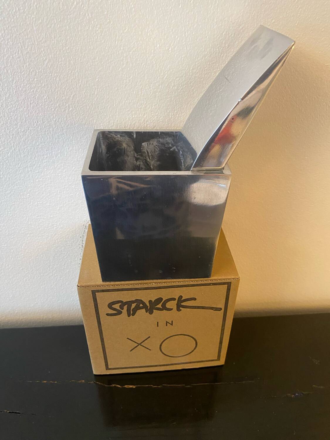 XO ashtray by Starck Model Ray Hollis