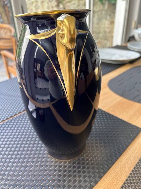 Vase en porcelaine noir et doré