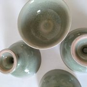 Ensemble 4  coupelles artisanales en céramique – émail céladon & style raku