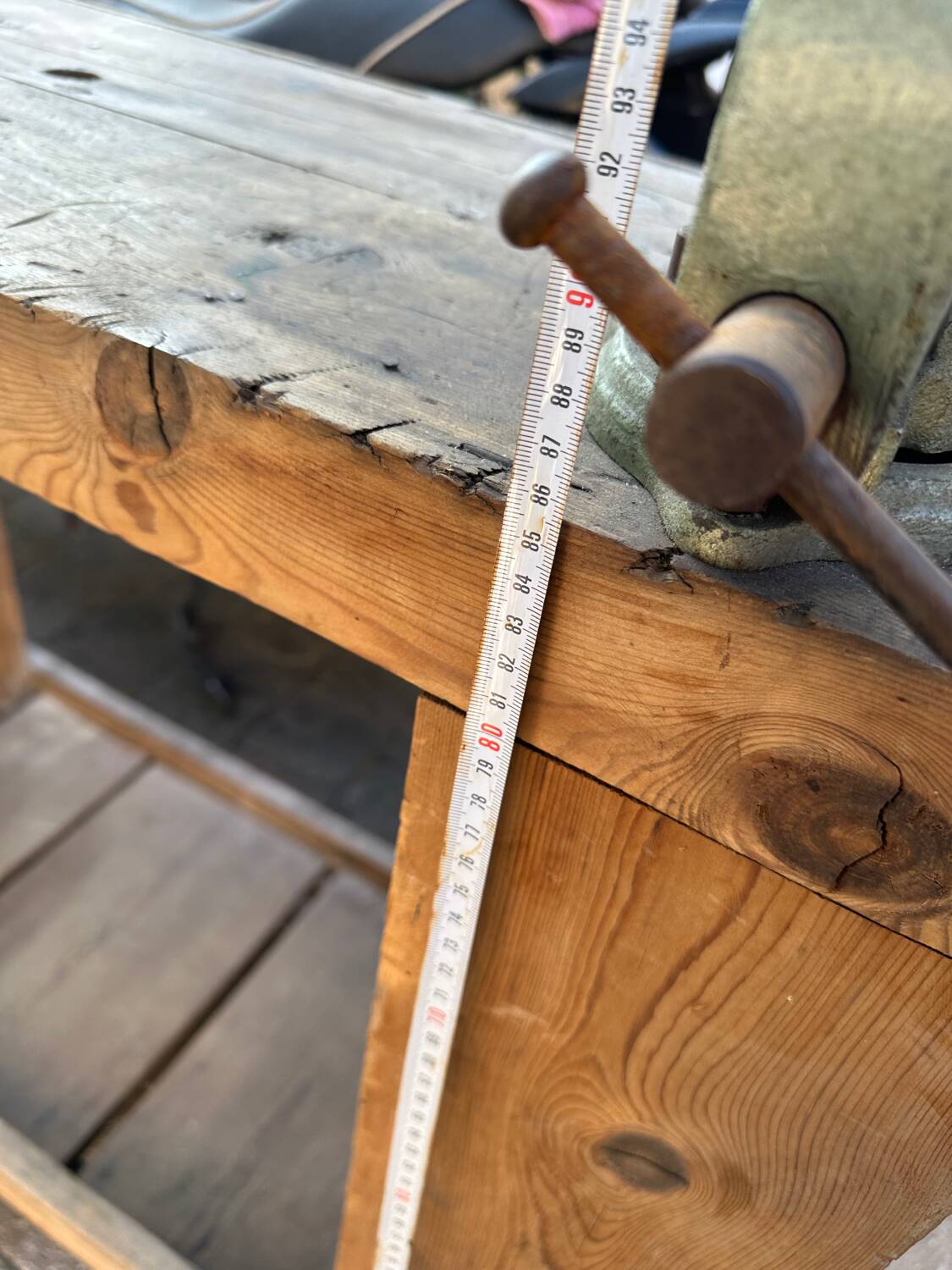 Carpenter's workbench decor
