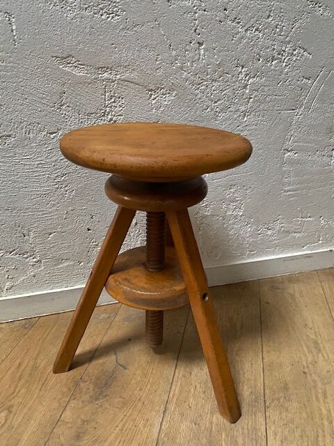 Screw stool