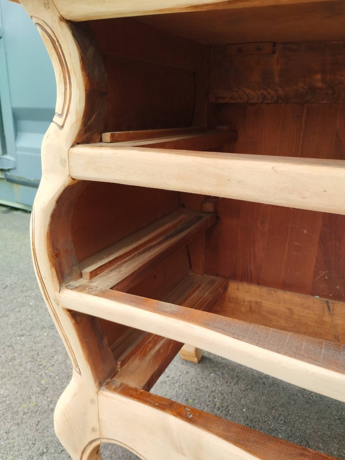 Beautiful antique Louis XV style chest of drawers