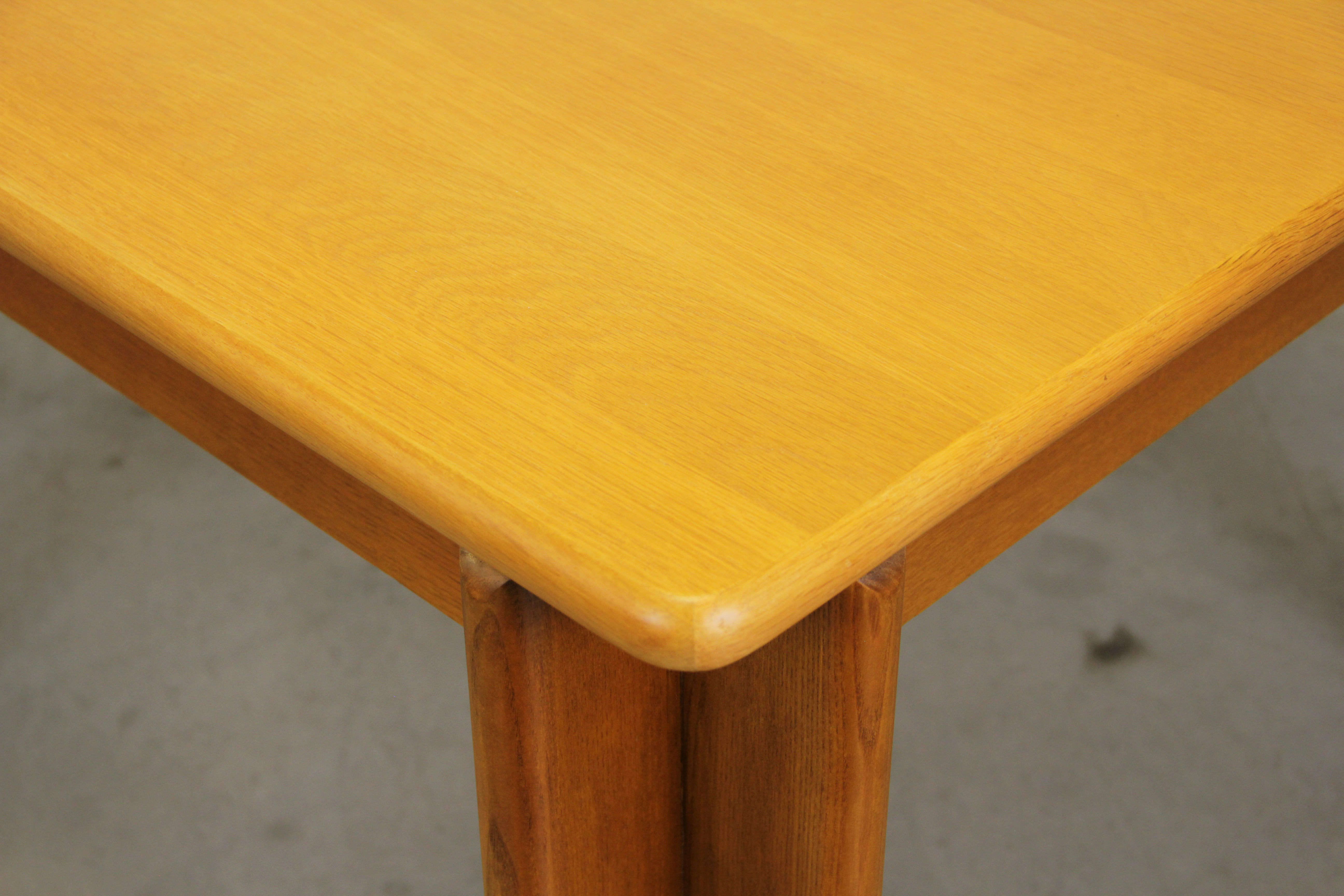 Table à manger extensible en chêne carré, Italie années 1970
