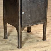 Cabinet médical vintage, années 1970