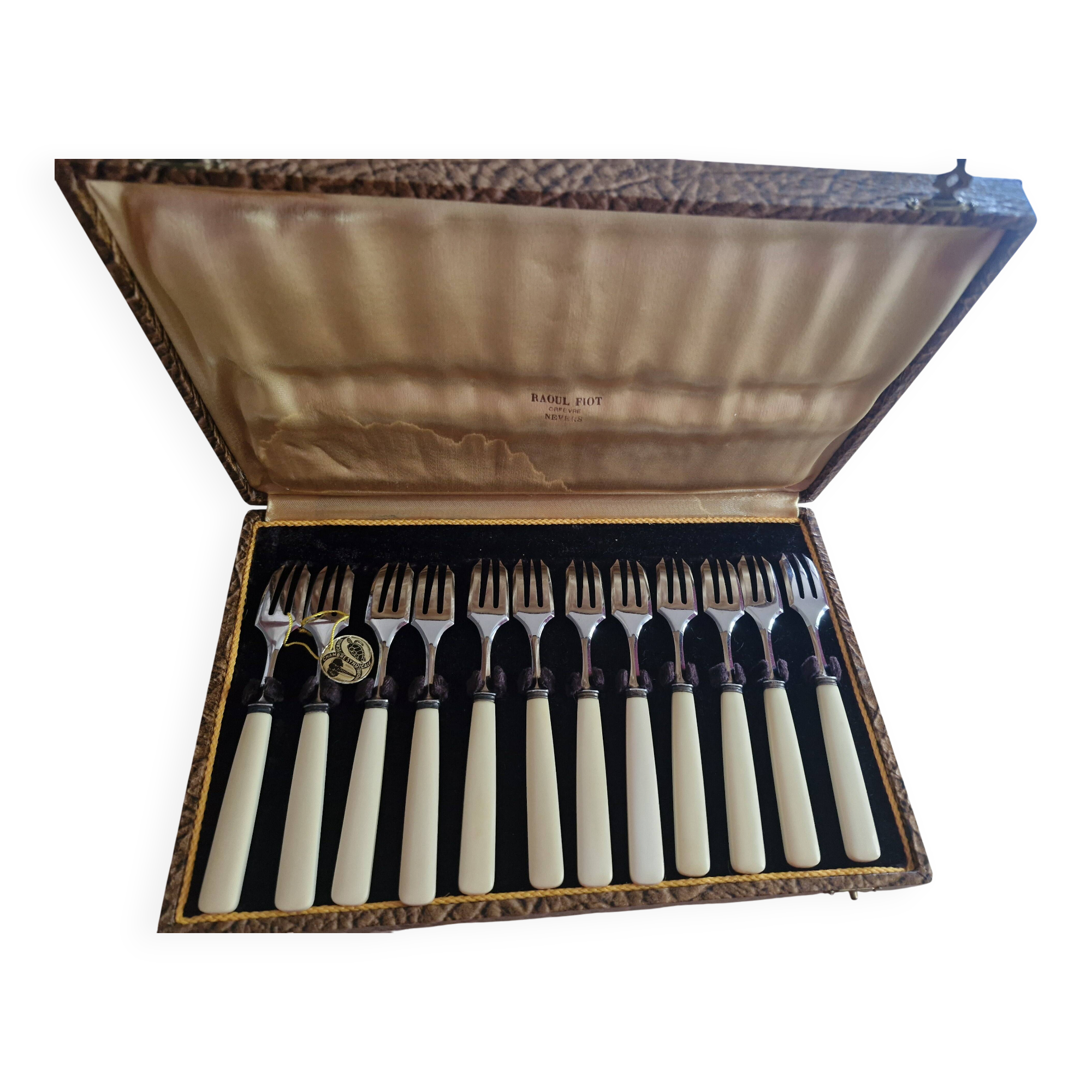 Service of 12 dessert forks with ivory handles.