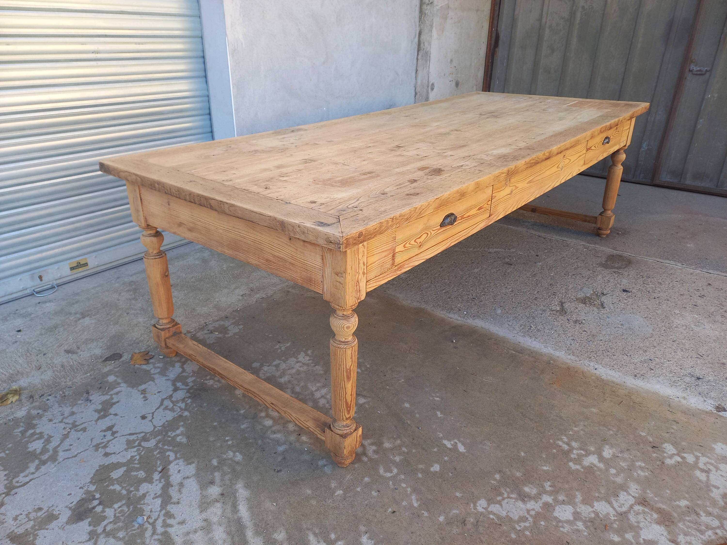 Grande table de communauté en chêne et sapin