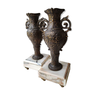 Vases amphores de cheminée, art nouveau en régule et marbre