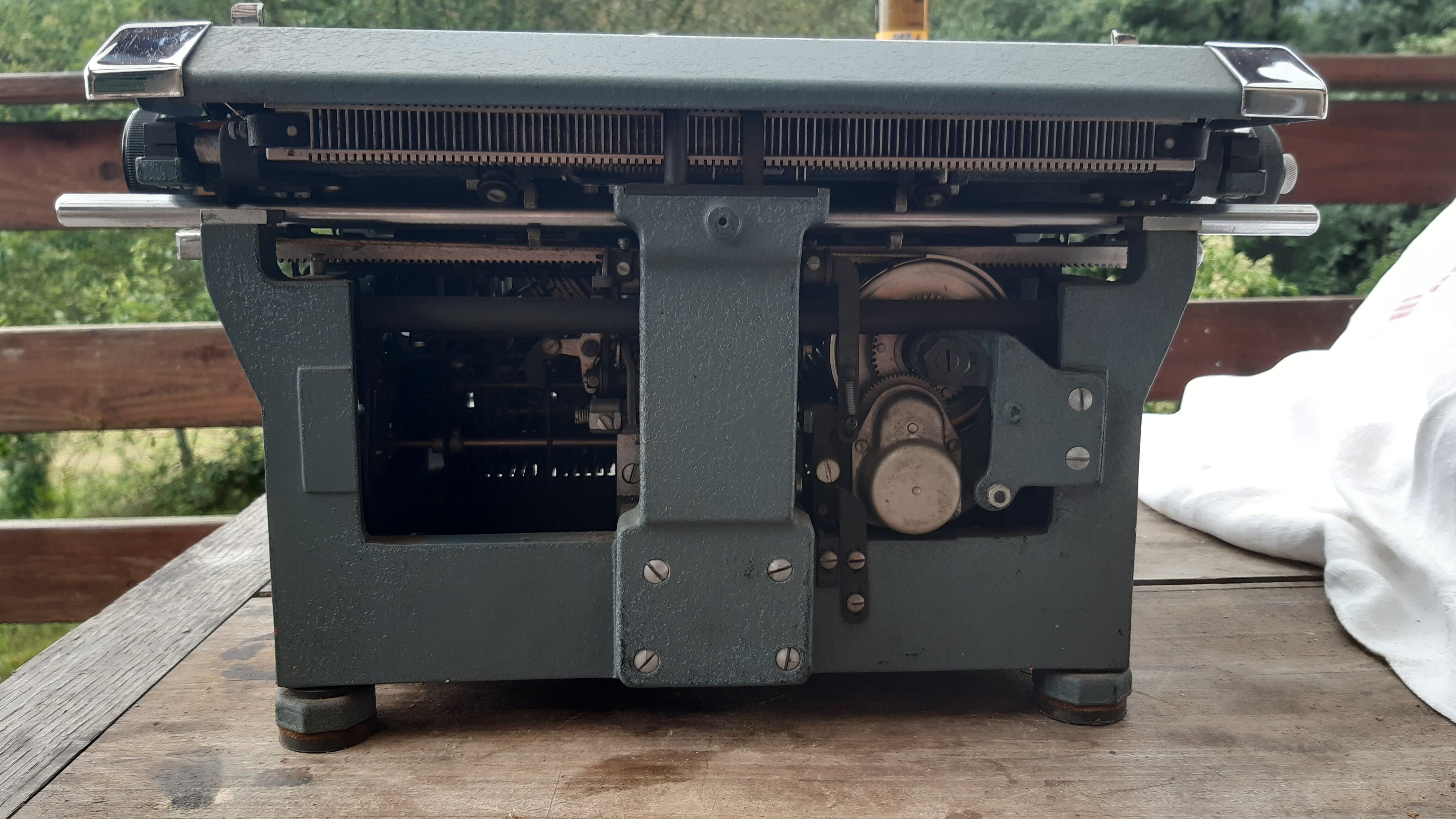 Machine à écrire rooy b44