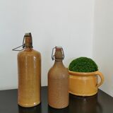 Set of 2 bottles in stoneware, organic decoration