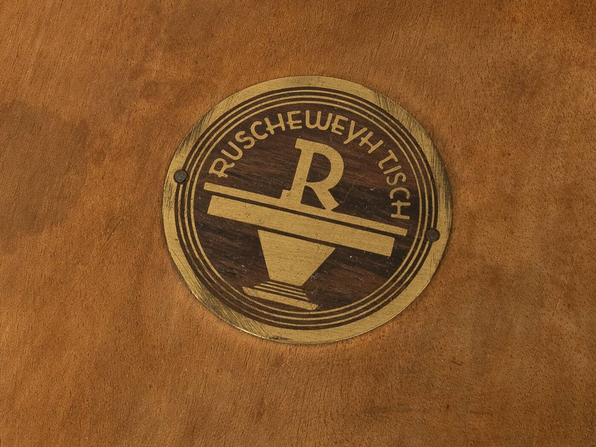 Table à manger extensible élégante par Ruscheweyh, années 1930, noyer