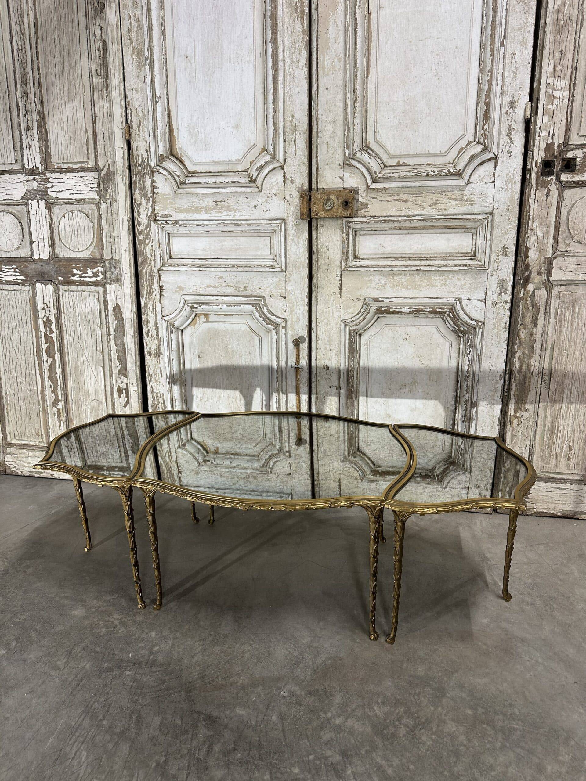Table basse tripartite en bronze circa 1950-70