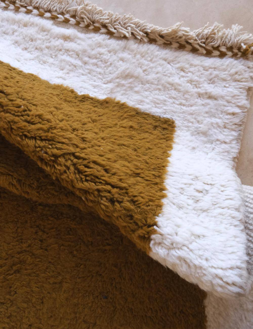 Contemporary wool rug - 266 x 228 cm