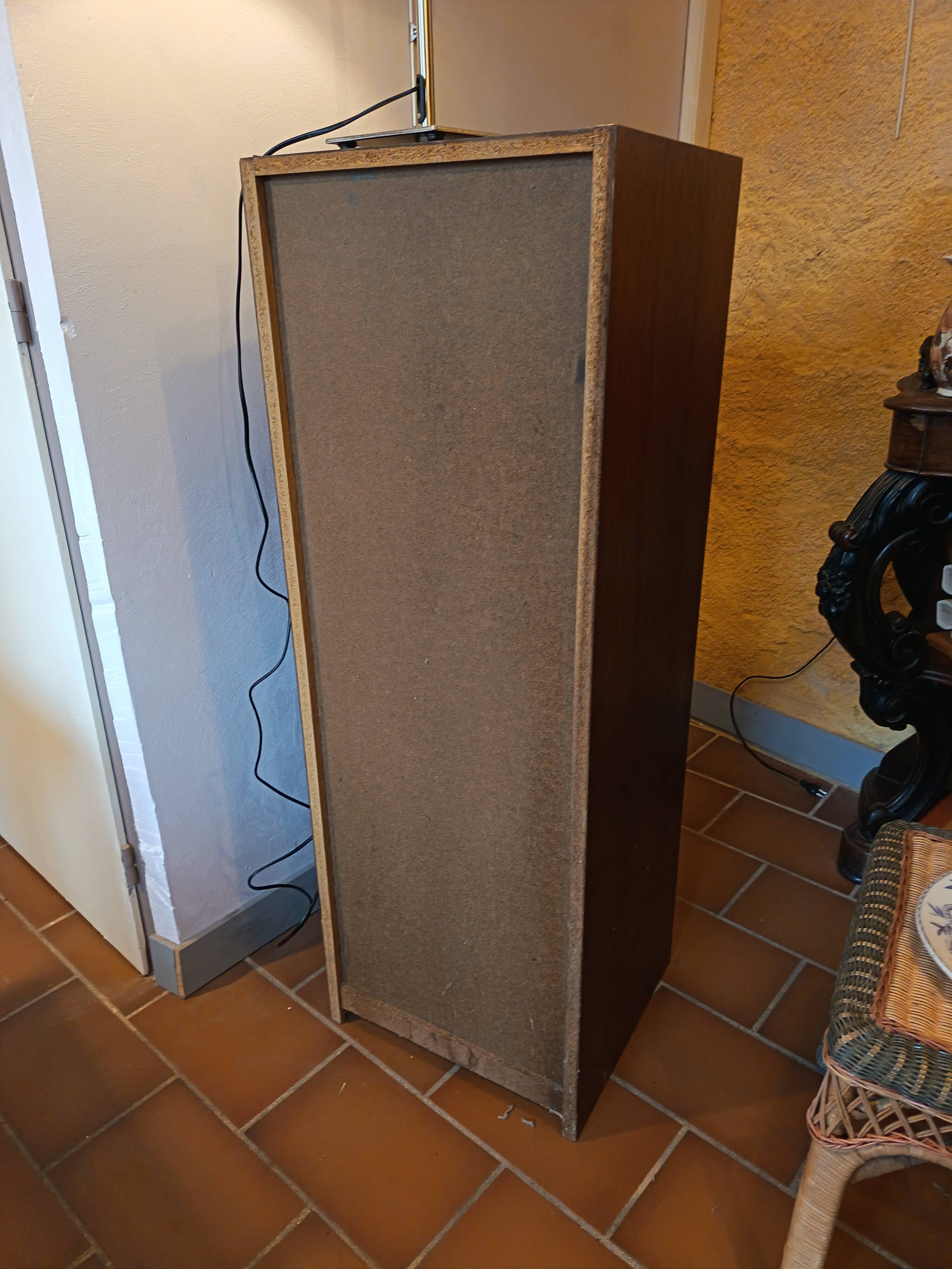 Wooden curtain cabinet