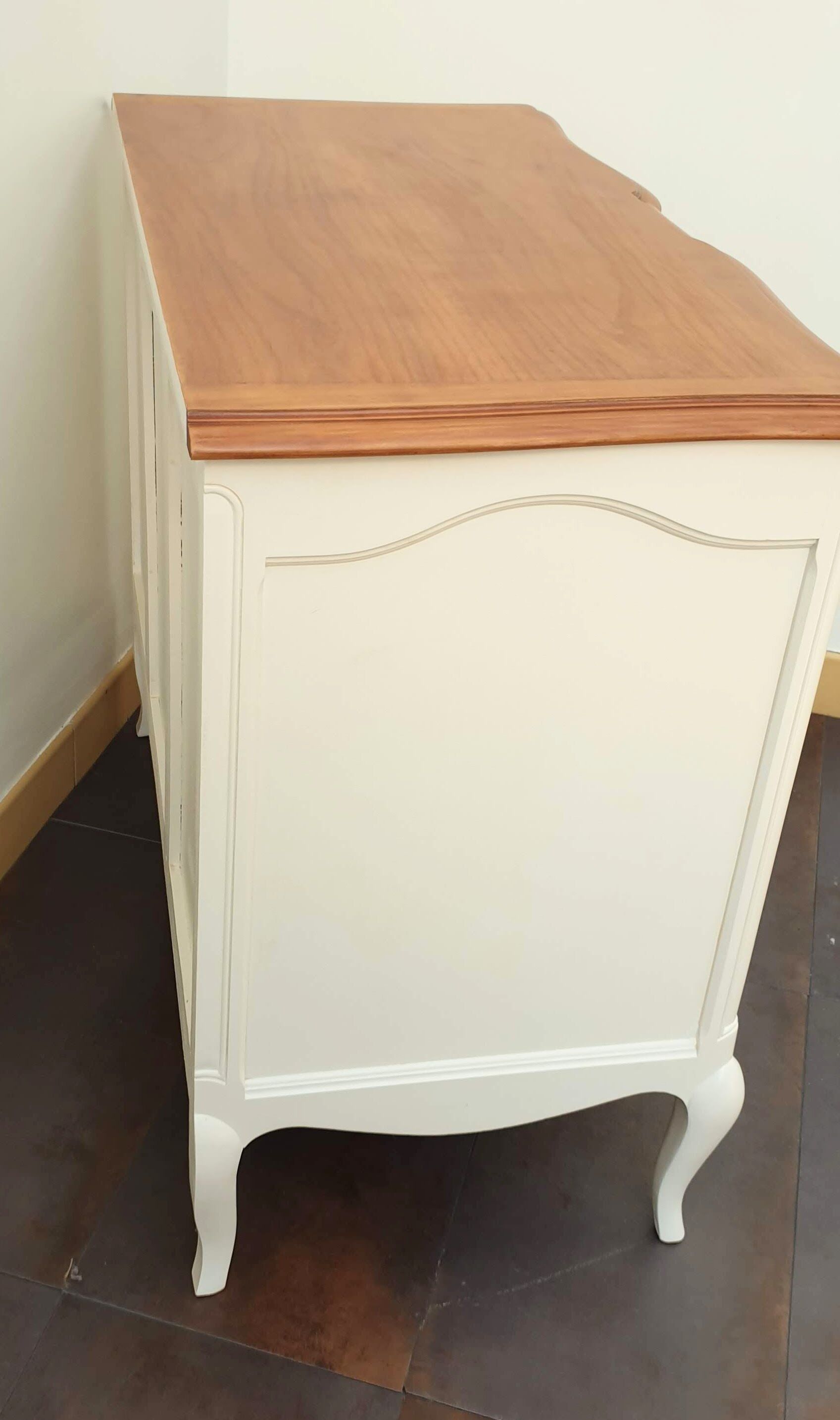Creme white chest of drawers
