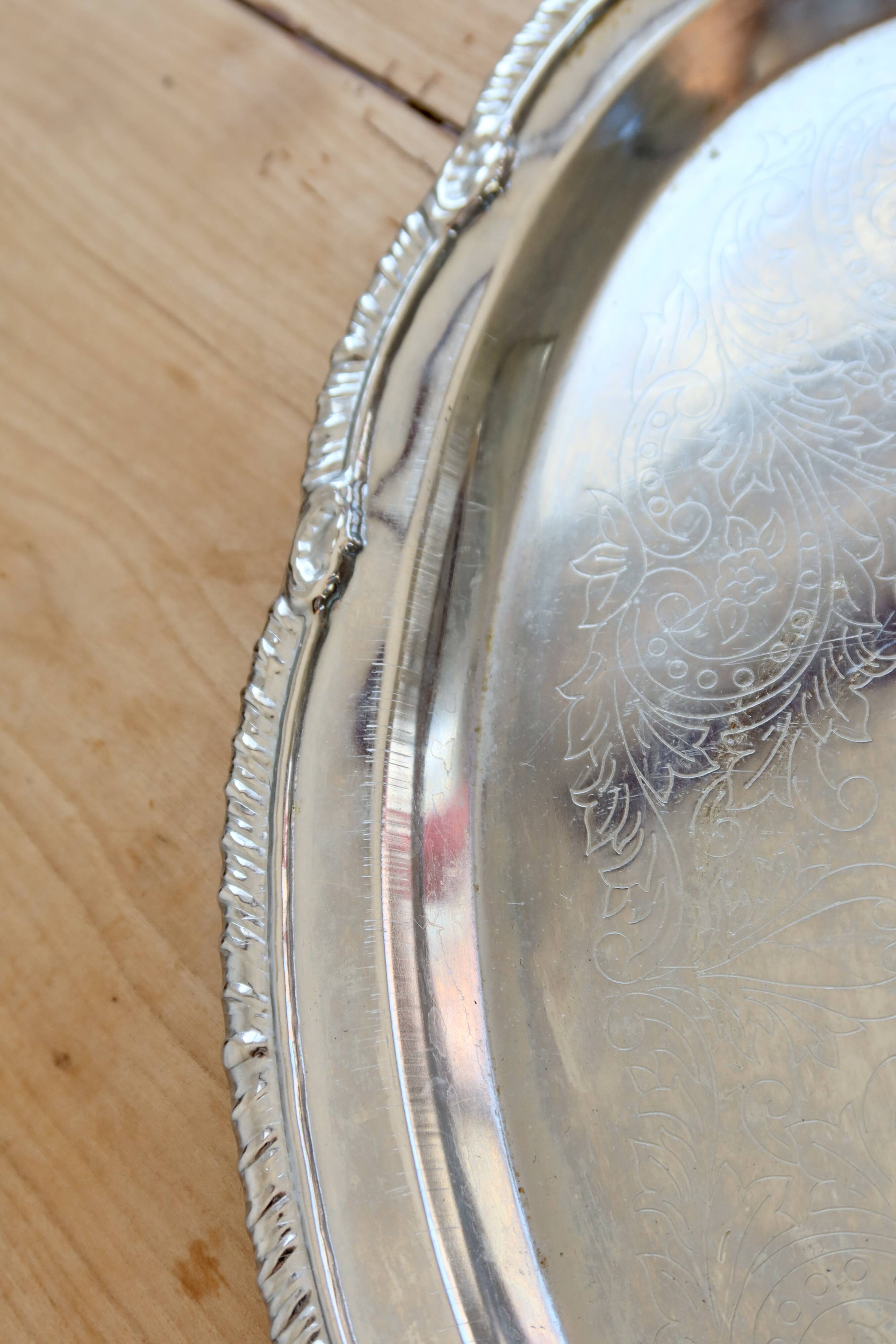 Vintage oval silver-plated serving tray – Engraved rococo decoration