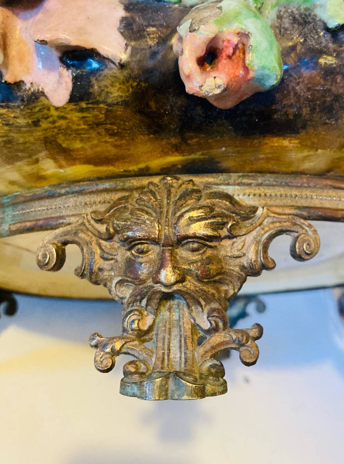 Cache pot, Napoleon III jardinière from the 19th century in barbotine and bronze.