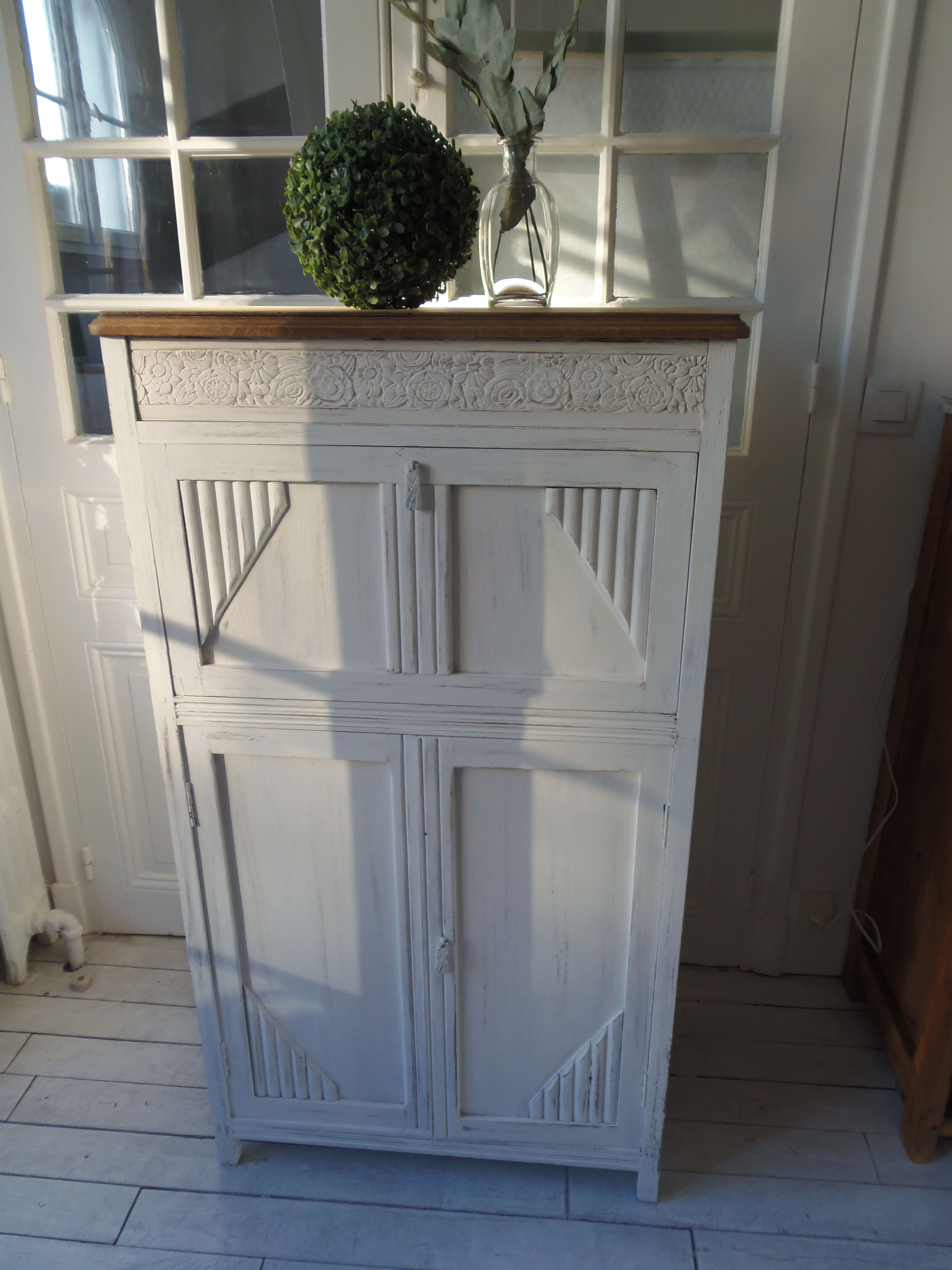 Furniture hifi Art deco Pearl gray patina powder, plateau oak. Furniture vintage revisited in air time for a refined, elegant atmosphere.