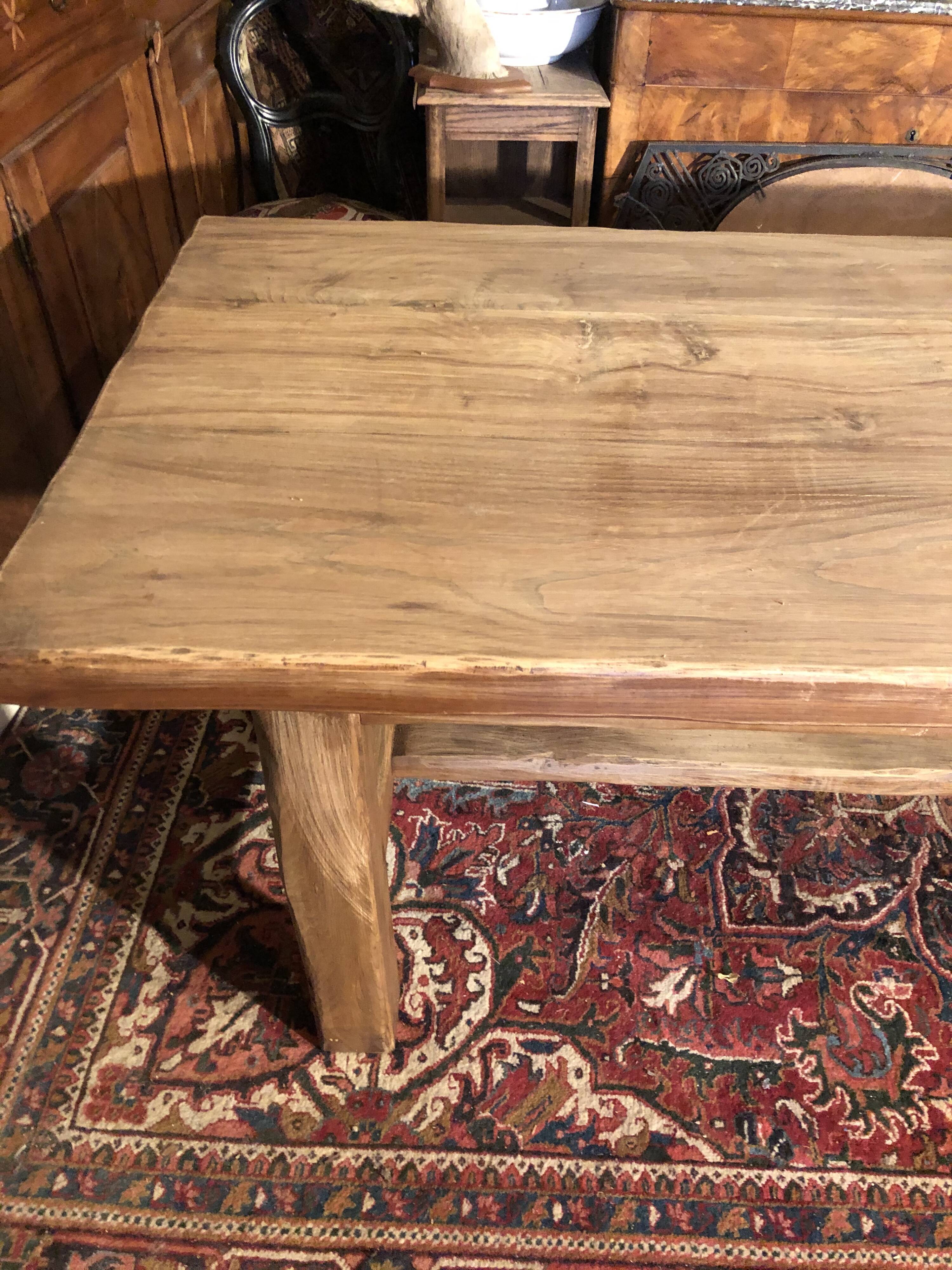 Massif oak farm table