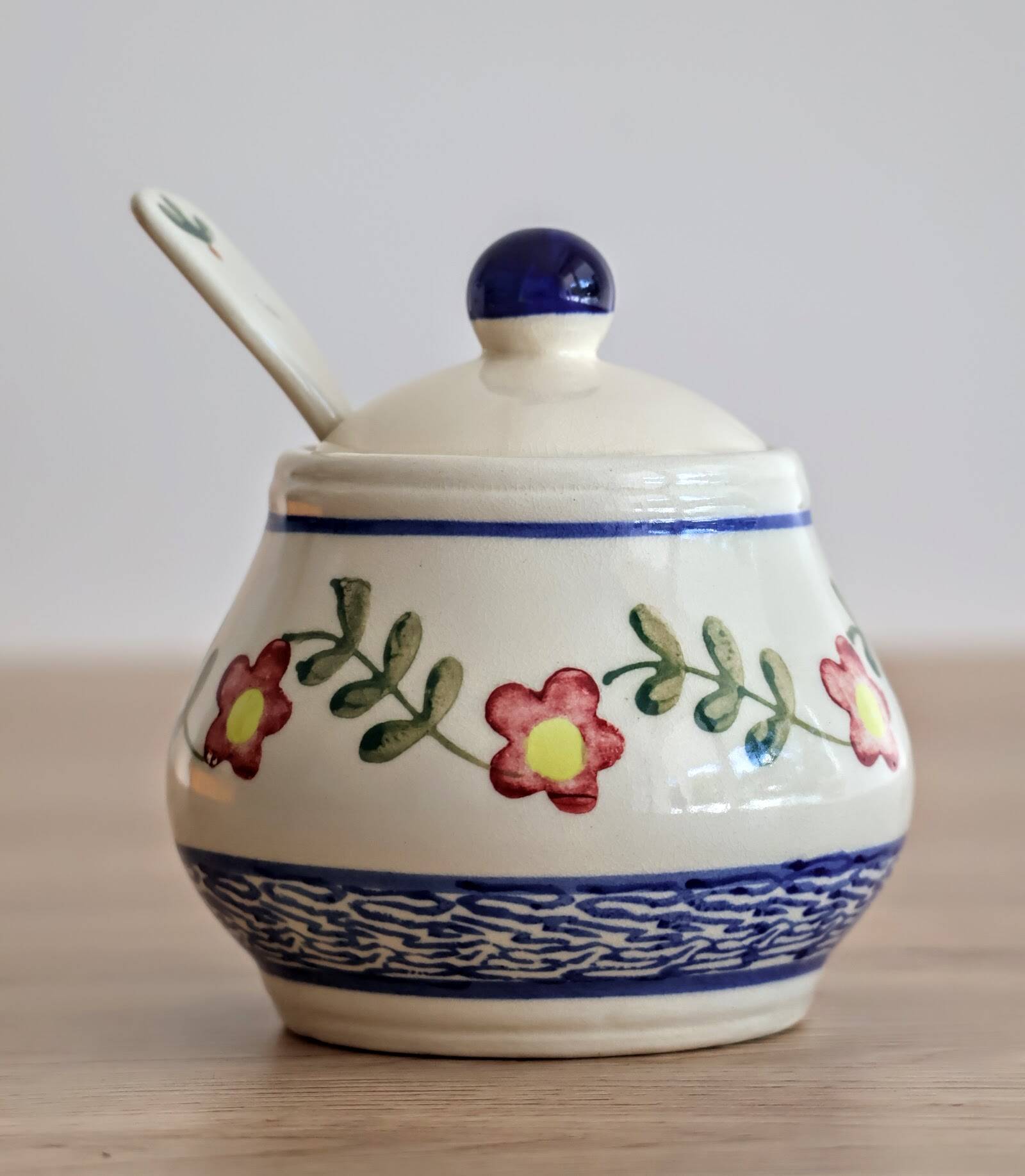 Ceramic jam pot with floral decoration