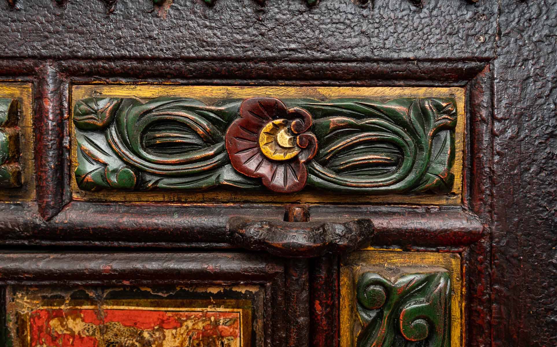 Antique Chinese wardrobe with 4 doors and 3 drawers.
