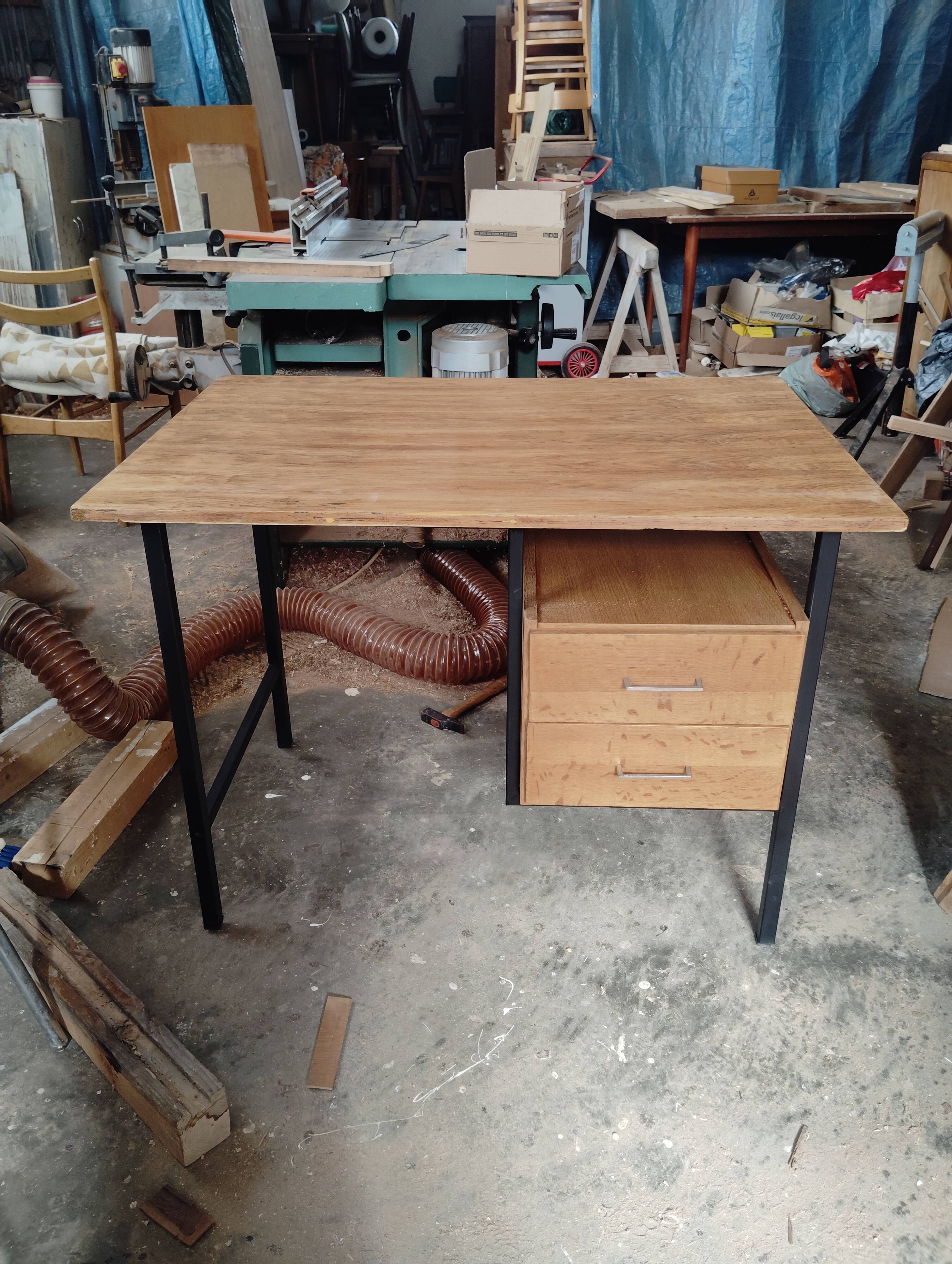 Bureau moderniste ou industriel