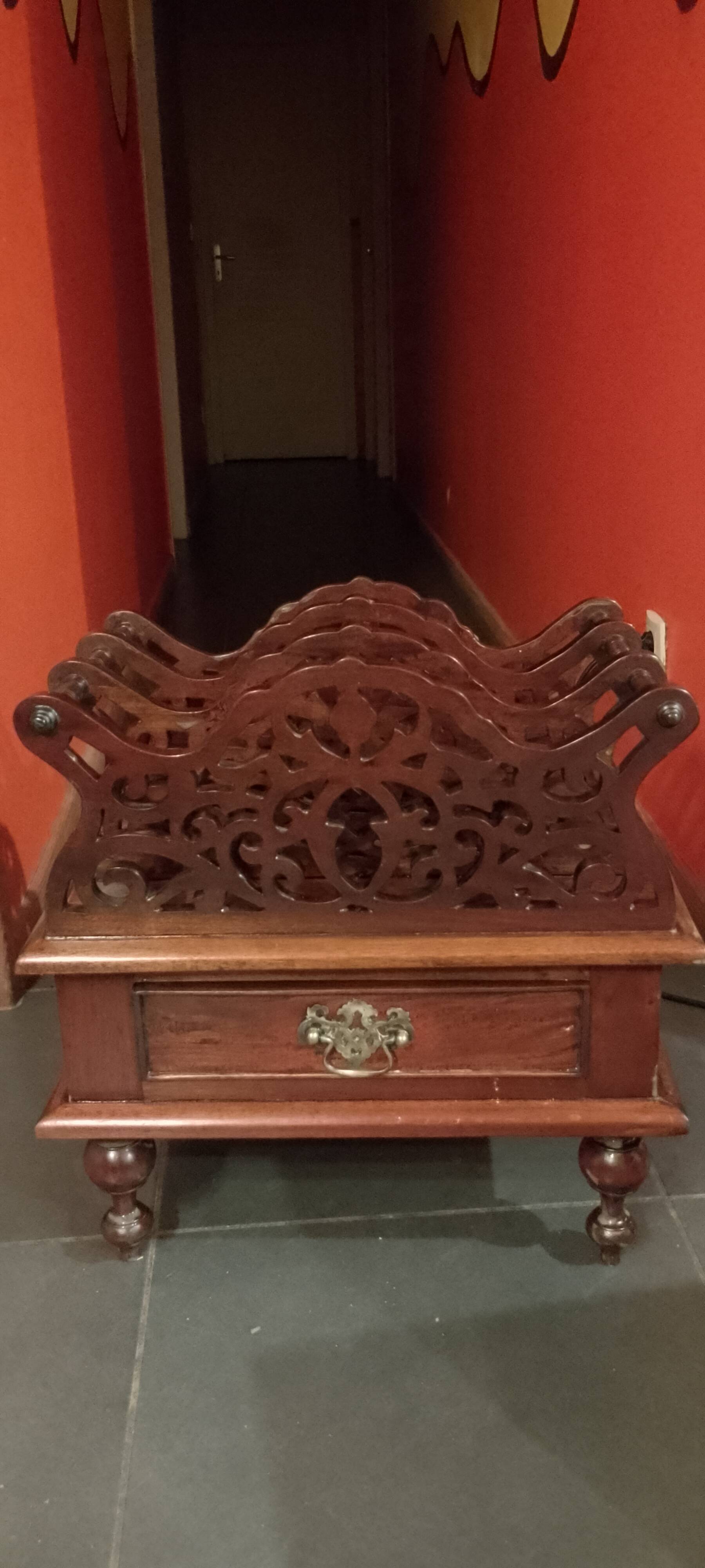 Wooden magazine rack