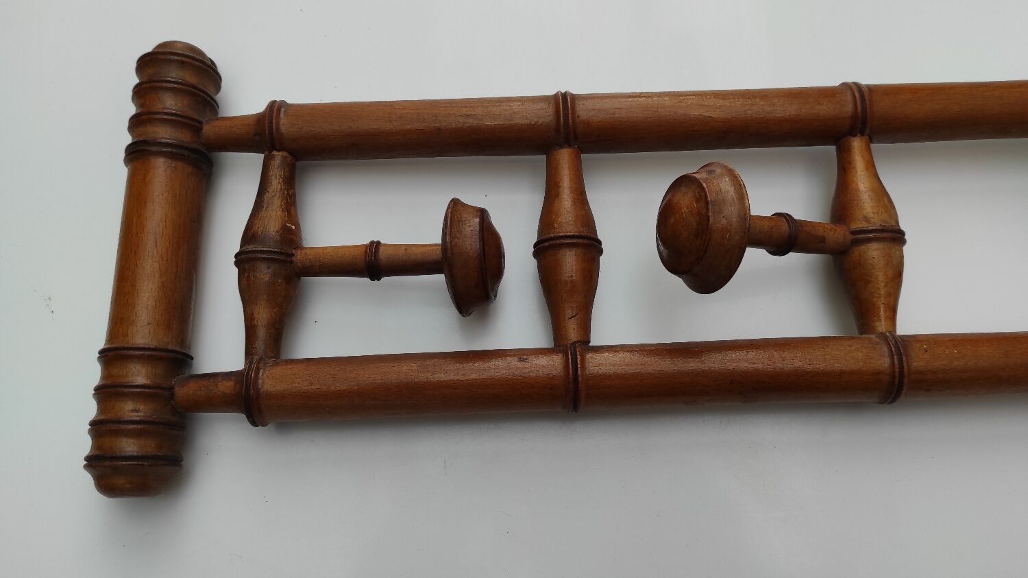 Retractable vintage hook